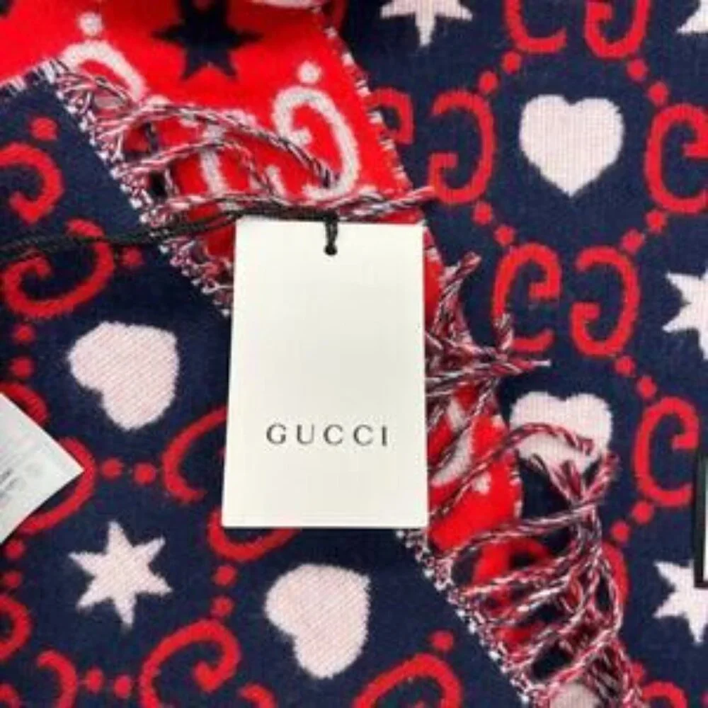 NWT Authentic Gucci GG Hearts Scarf in Red
